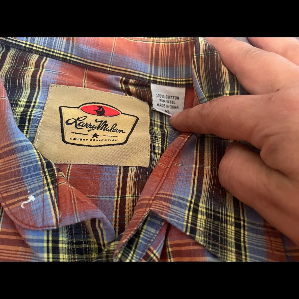 Larry Mahan size XL petal snap shirt
